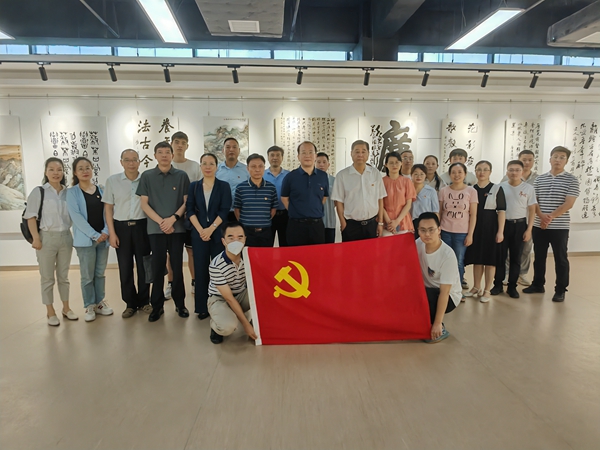 淮糧集團(tuán)、市糧食和物資儲備局聯(lián)合開展“弘揚(yáng)清風(fēng)正氣、傳承廉潔文化”書法美術(shù)作品展參觀活動