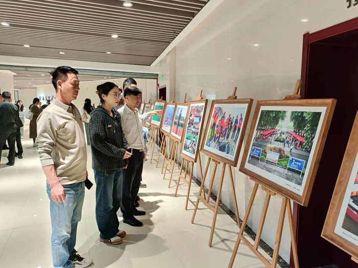 裕農(nóng)公司黨支部組織參觀(guān)防災(zāi)減災(zāi)攝影展