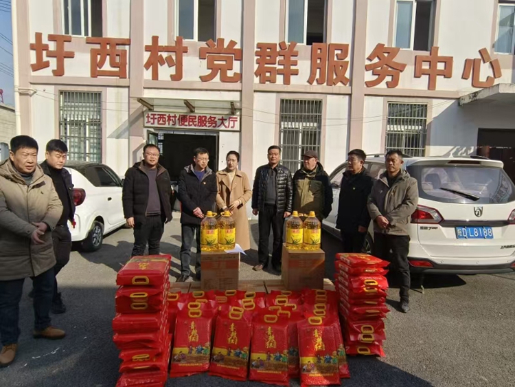 淮糧集團(tuán)慰問(wèn)圩西村駐村工作隊(duì)及脫貧監(jiān)測(cè)戶